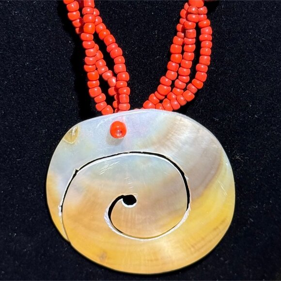 Vintage Red Beaded Necklace With Spiral Shell Pendant & Button Closure - Picture 2 of 6